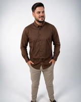 Braon muška košulja dugih rukava, button-down kragna, diskretno slovo R, širok kroj za velike brojeve (XXL-6XL).