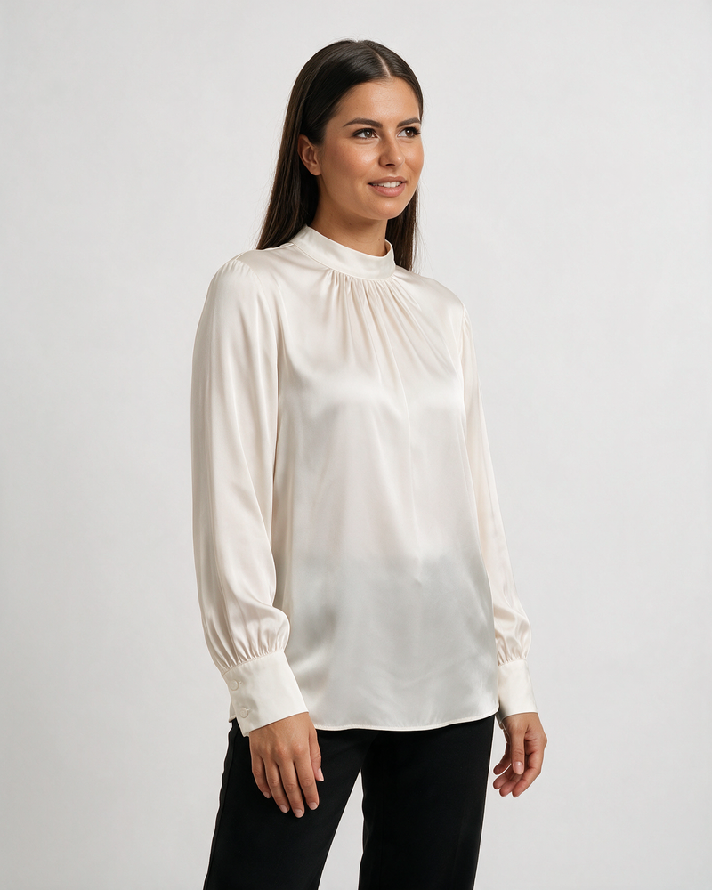 Ekru satenska bluza sa visokom kragnom