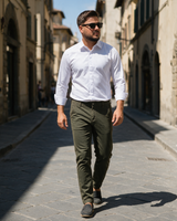 Muške maslinasto zelene pantalone Agress sa kontrastnim šavovima i kosim džepovima, uži kroj