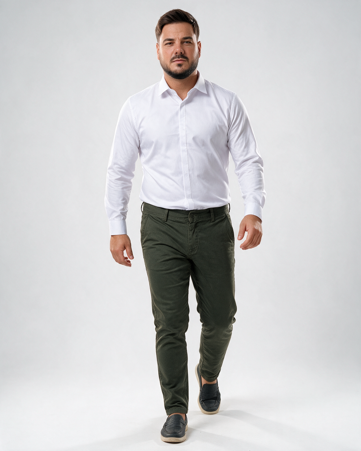 Muške slim fit maslinasto zelene pamučne pantalone sa likrom, kroj prati liniju noge, sužavaju se ka dnu