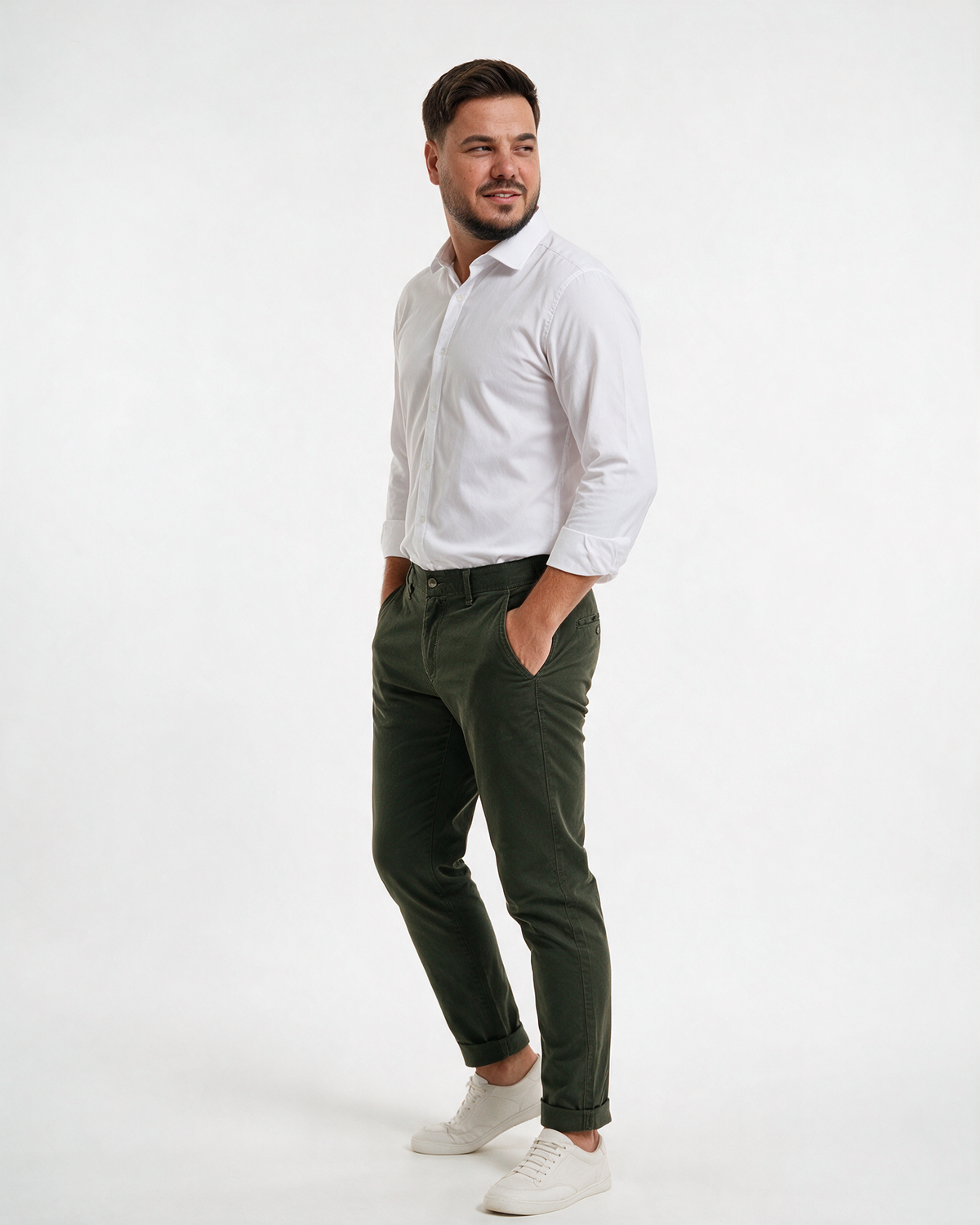 Muške slim fit maslinasto zelene pantalone od pamuka sa likrom za jesen/zimu, blago sužene ka dnu.
