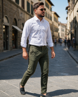 Muške slim fit pantalone maslinasto zelene od pamuka sa likrom, idealne za jesen i zimu.