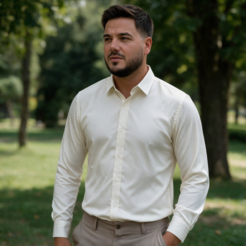 Šampanj slim fit muška košulja sa diskretnim linijama
