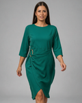 Smaragdno zelena midi haljina sa rukavima tri četvrtine i zlatnom kopčom