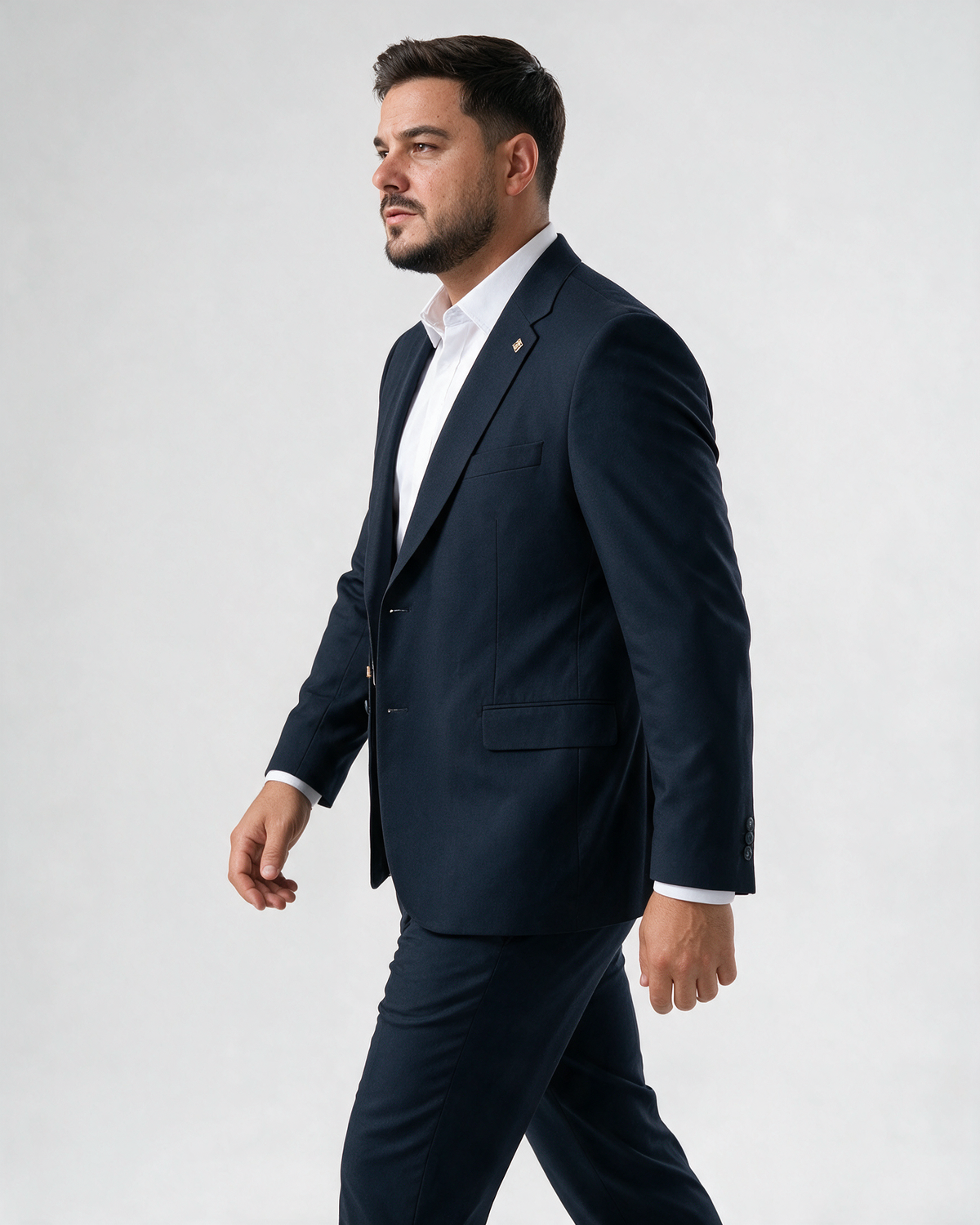 Muško teget dvodelno odelo velikih brojeva, sako i pantalone, slim fit kroj, metalna značka Costumen